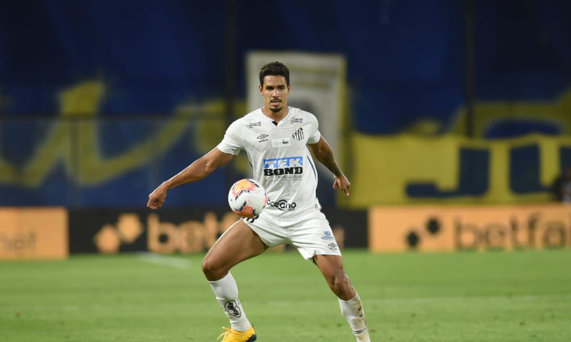 Veríssimo é vendido ao Benfica, mas joga final da Libertadores