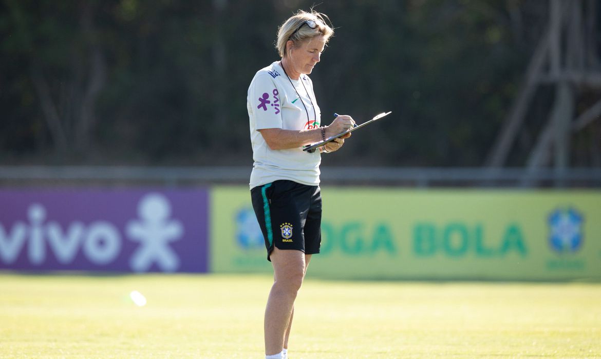 Lilie Persson, auxiliar da técnica Pia, crê em seleção feminina "top"