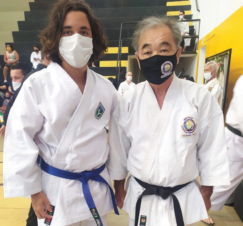 Carateca Enzo Bassi fala de sua satisfação em treinar com sensei Hélio
