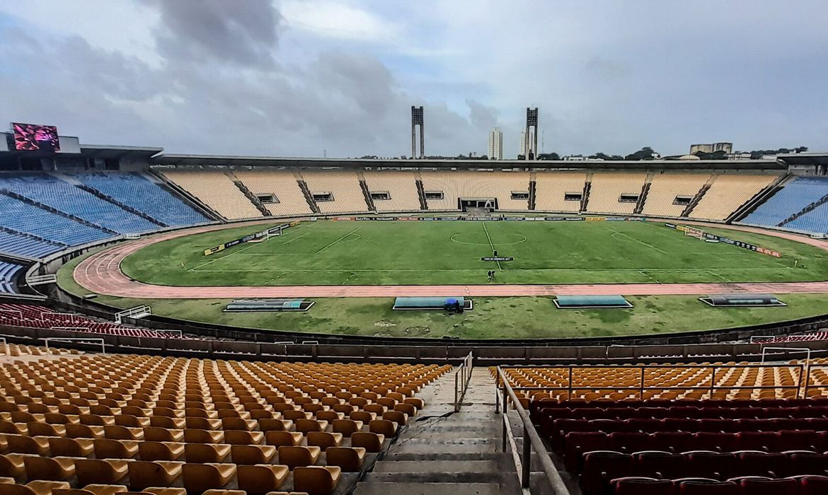 Próximos na tabela, Ceará e Flamengo duelam em Fortaleza
