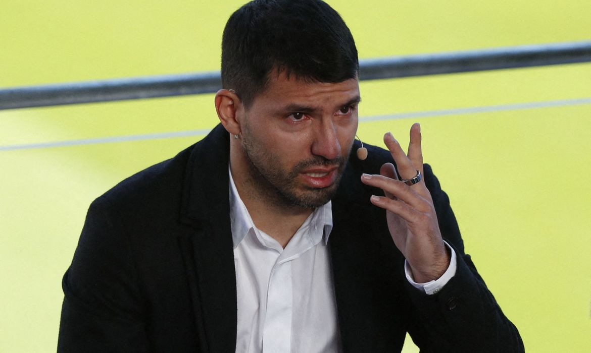 Aposentadoria precoce de Agüero revela dilemas antigos do futebol
