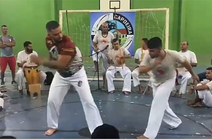 Estudantes da EE 11 de Outubro realizam aulas de capoeira