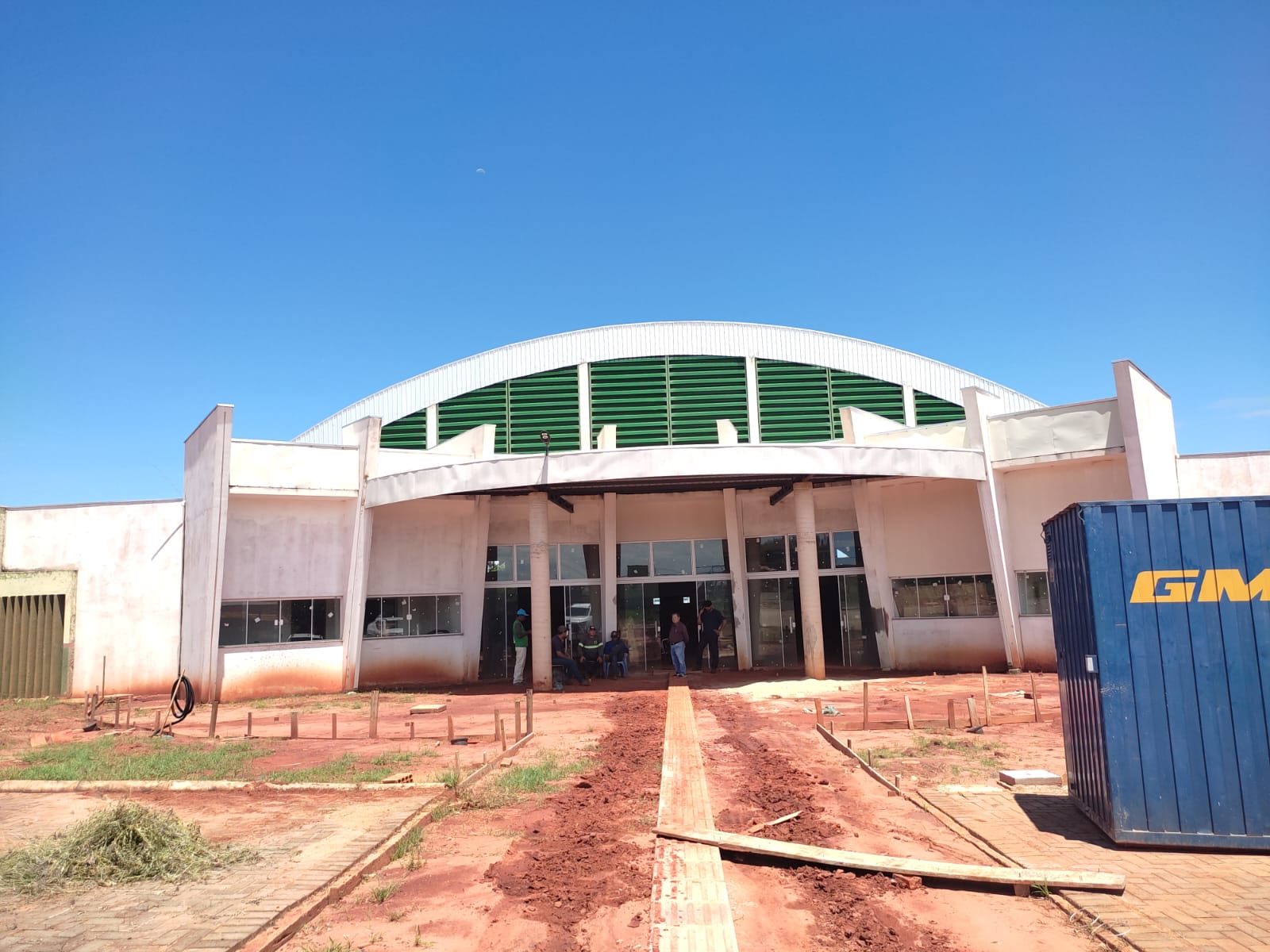 Prefeito de Bataguassu vistoria obra do Ginásio Poliesportivo
