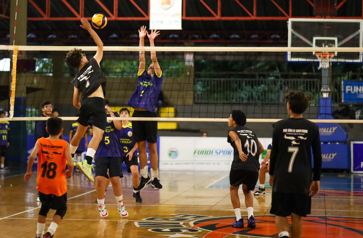 Escolinha Pezão conquista título do Sub 15 Masculino de Vôlei 