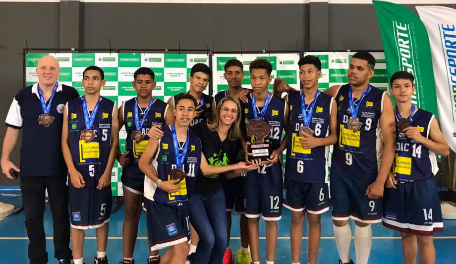 Time de basquetebol de TL se classifica para a Copa dos Campeões