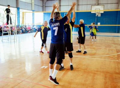 Equipes de vôlei adaptado de Jardim e Campo Grande disputam amistosos