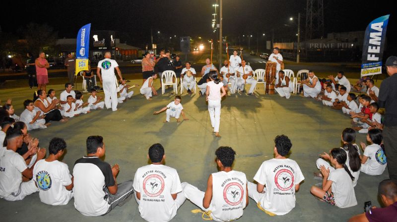 Avenida da Saúde atraiu dezenas de pessoas para aula gratuita de capoeira
