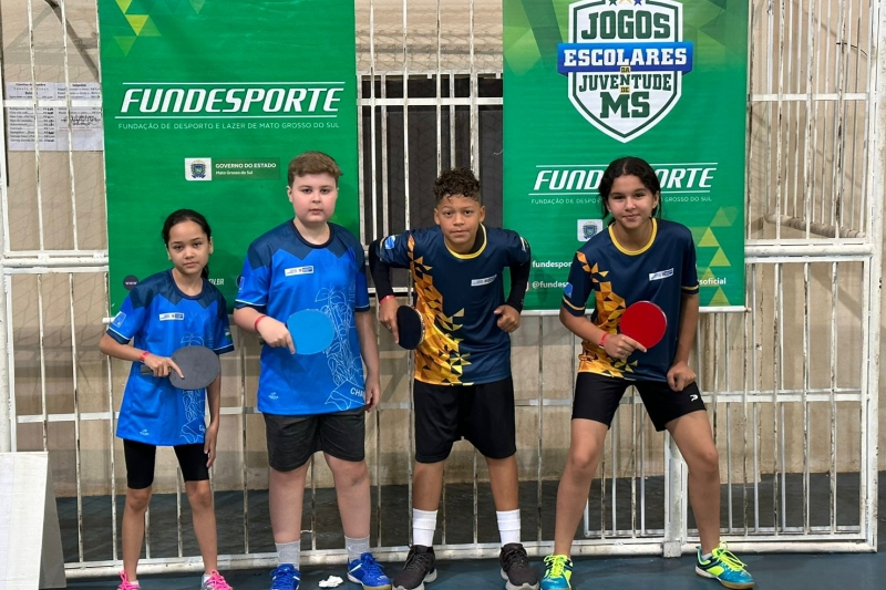 Atletas da Escolinha Municipal de Tênis de Mesa participam do JEMS 