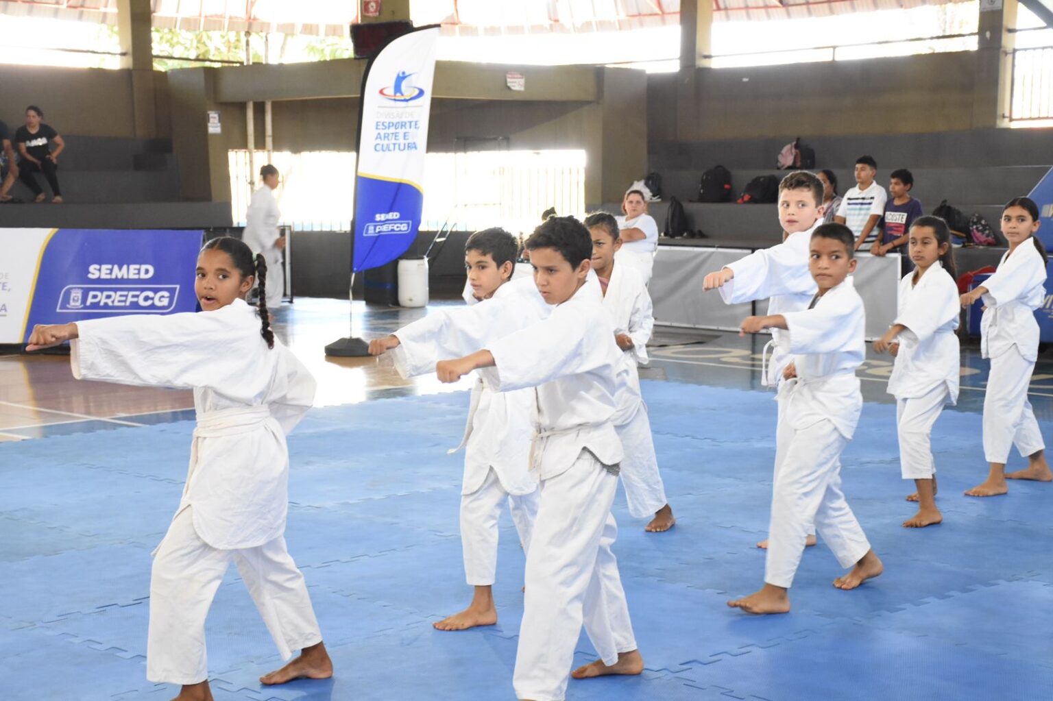 Disputa do Jires na categoria karatê reúne 150 alunos da capital