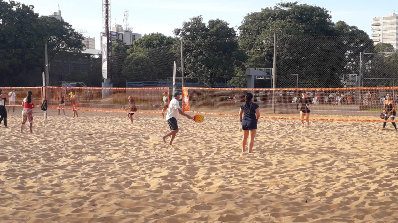 Beach Tennis é oferecido gratuitamente pela Prefeitura de Campo Grande