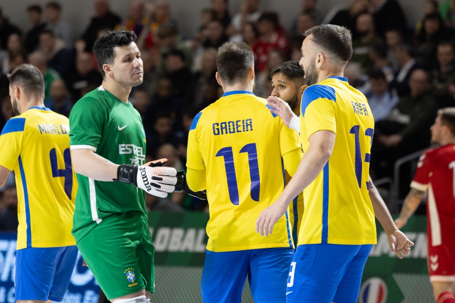 Seleção goleia Lituânia em último amistoso antes do Mundial