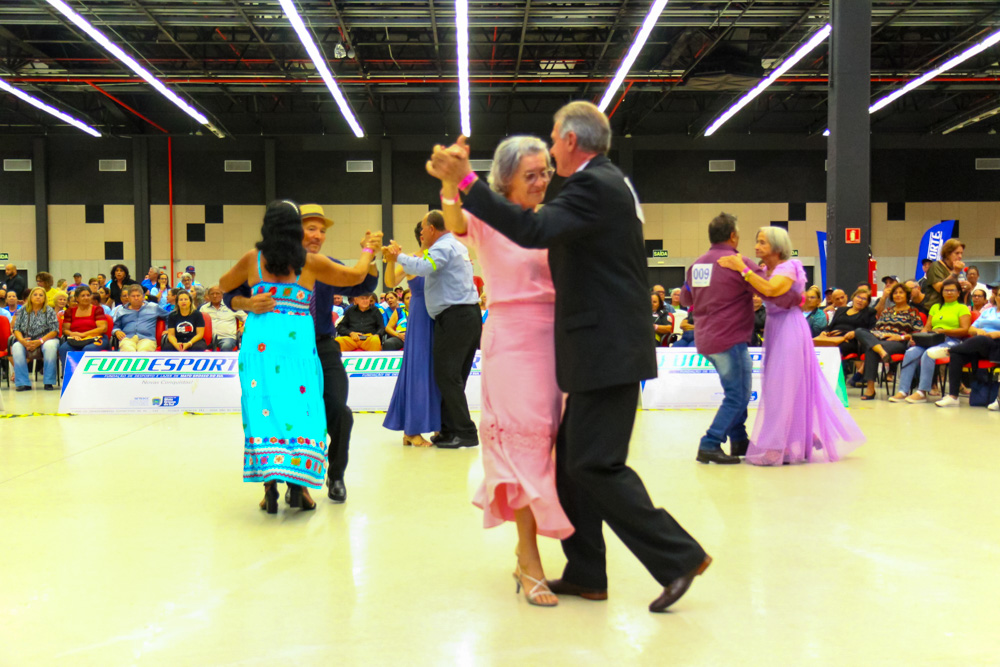 Competição de Dança de Salão dá início aos Jogos da Melhor Idade