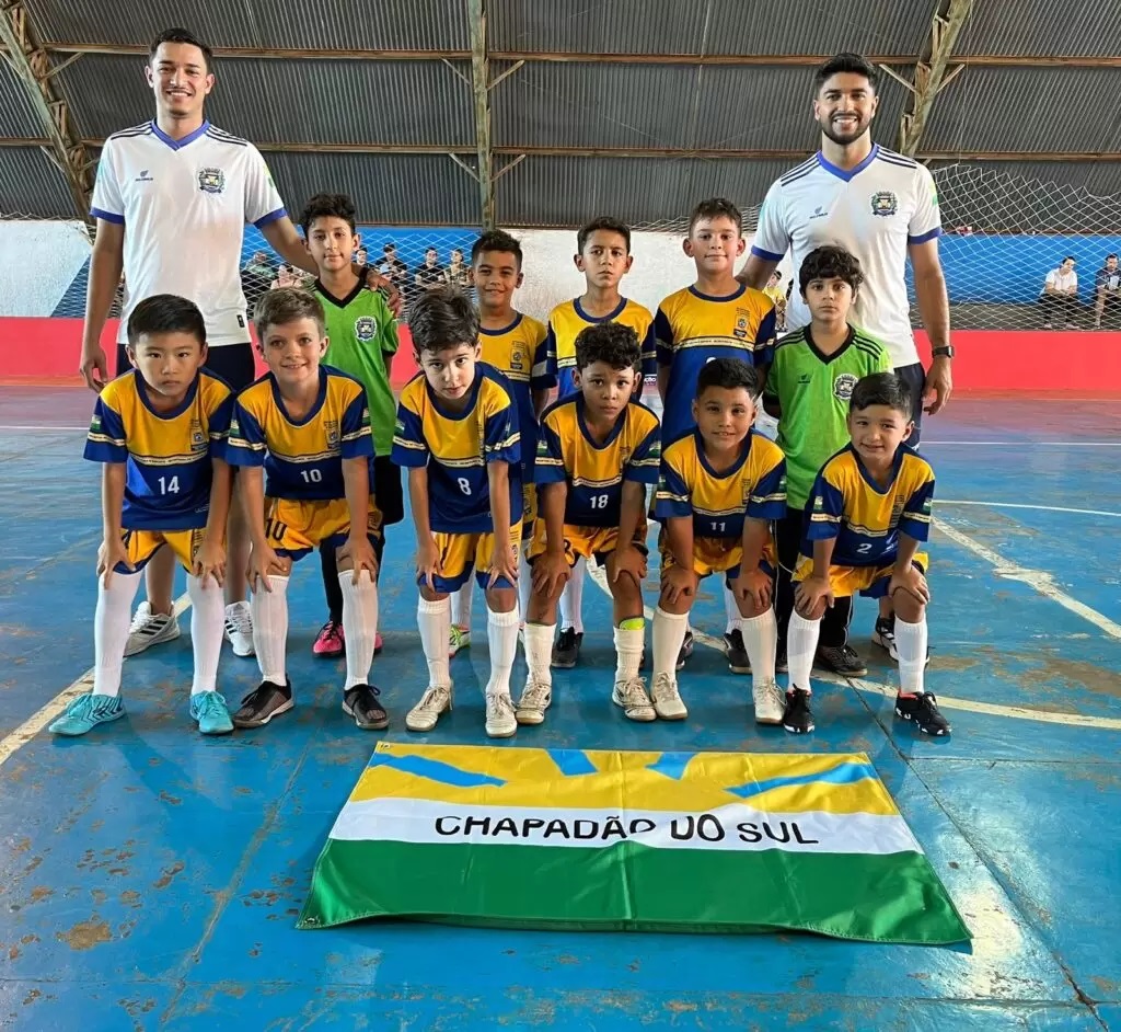 Escolinha Municipal de Futsal de Chapadão do Sul Brilha na Liga Azul