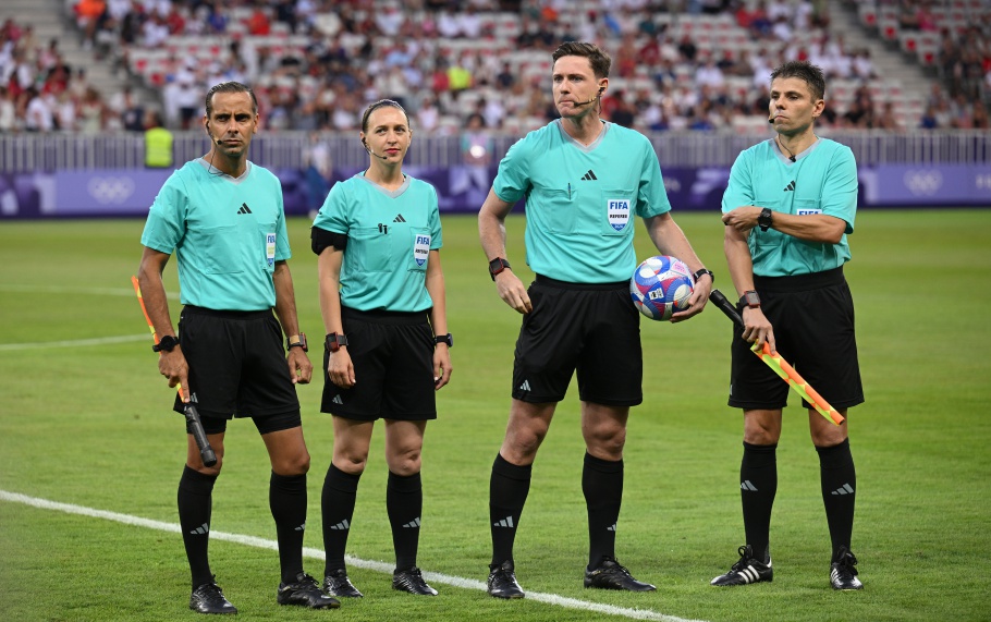 Trio de arbitragem brasileiro apita mais uma partida nos Jogos Olímpicos