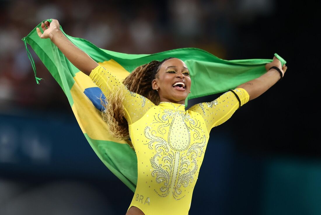 Rebeca é ouro no solo e vira maior medalhista olímpica do Brasil