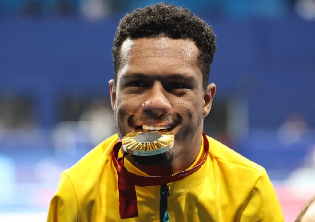 Nadador Gabriel Araújo conquista 1º ouro do Brasil na Paralimpíada