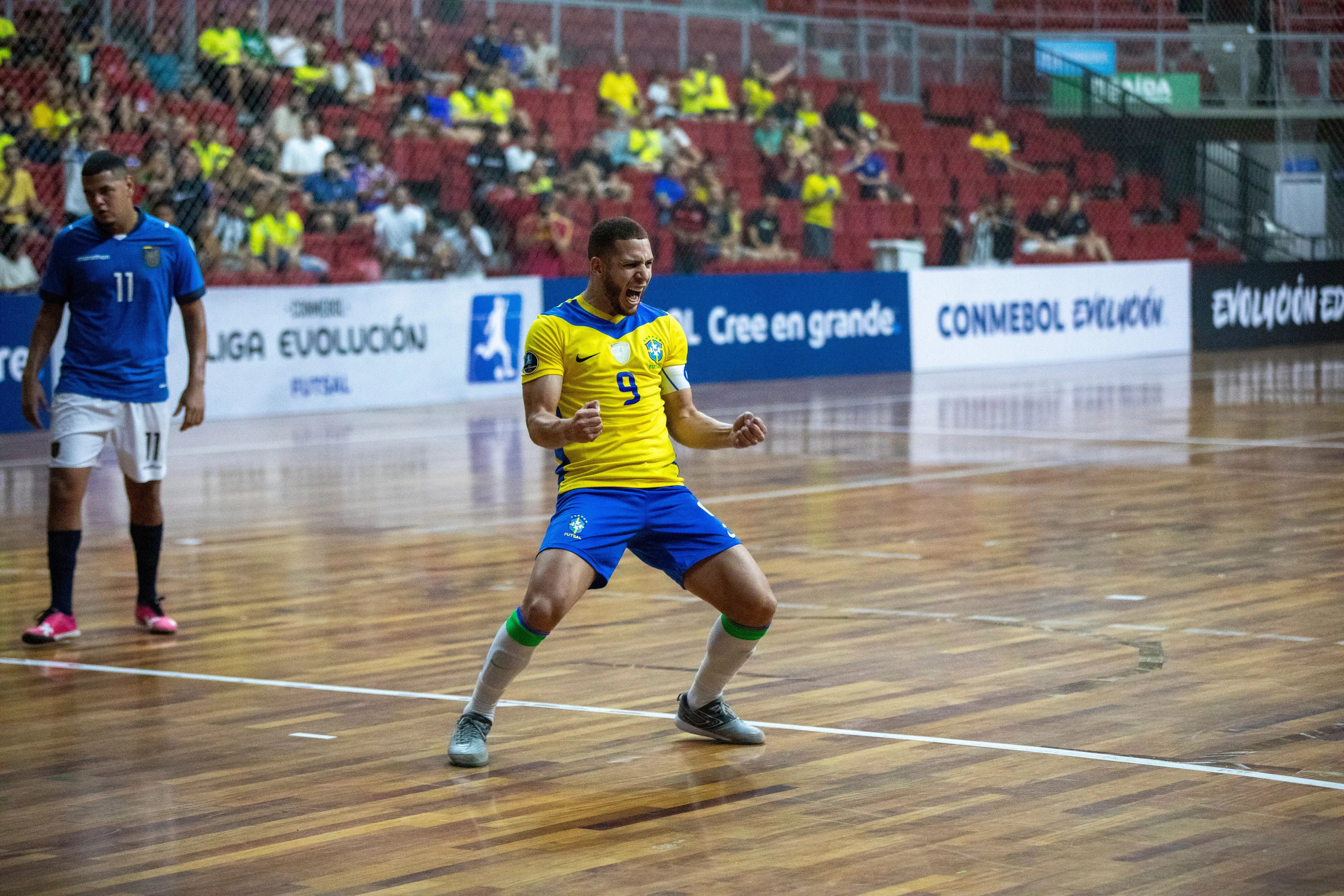 Brasil estreia na Liga Evolução de futsal com goleadas