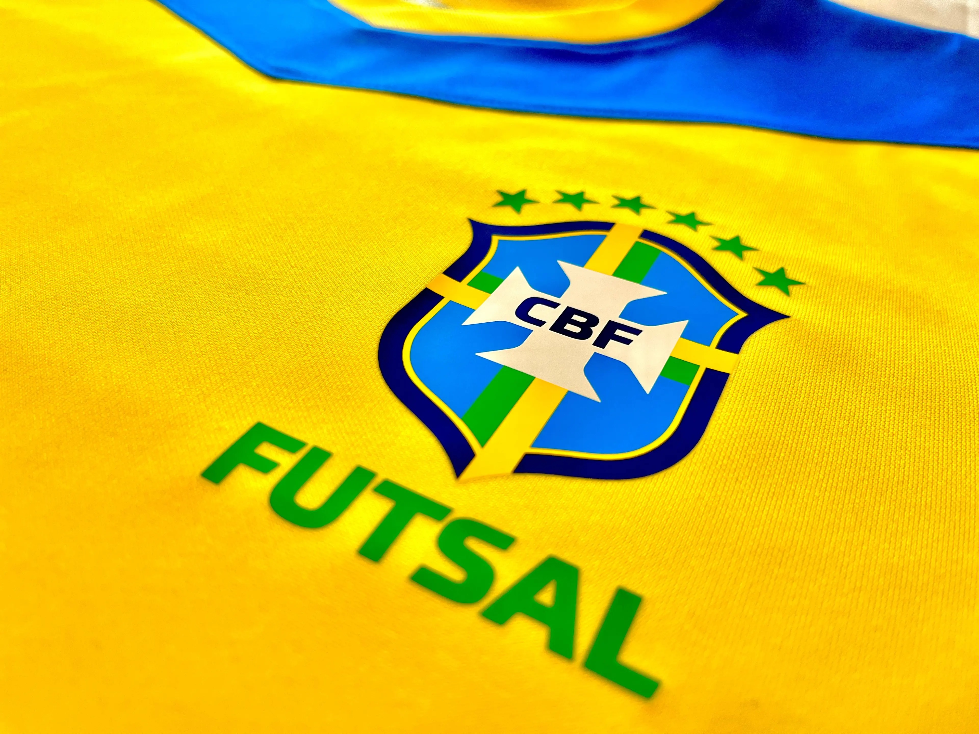 Brasil estreia nova camisa e celebra hexa com goleadas na Liga Evolução