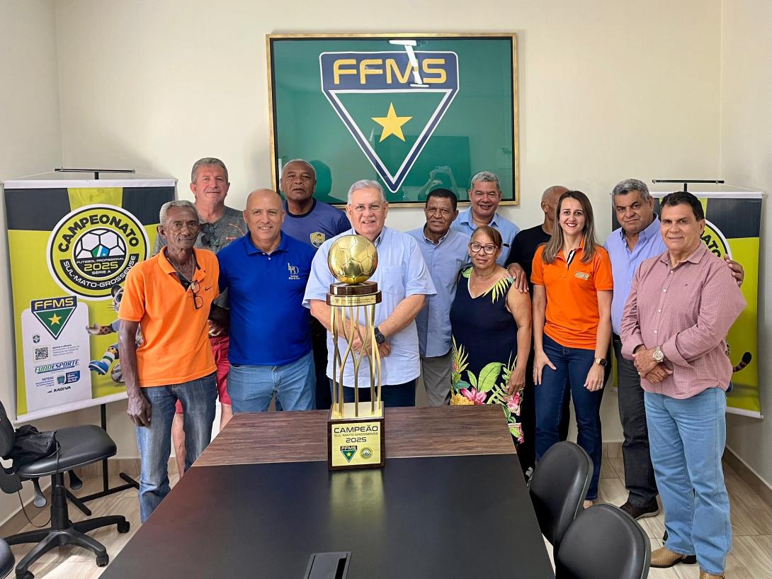 Federação de Futebol de MS recebe visita de ex-árbitros em encontro de valorização