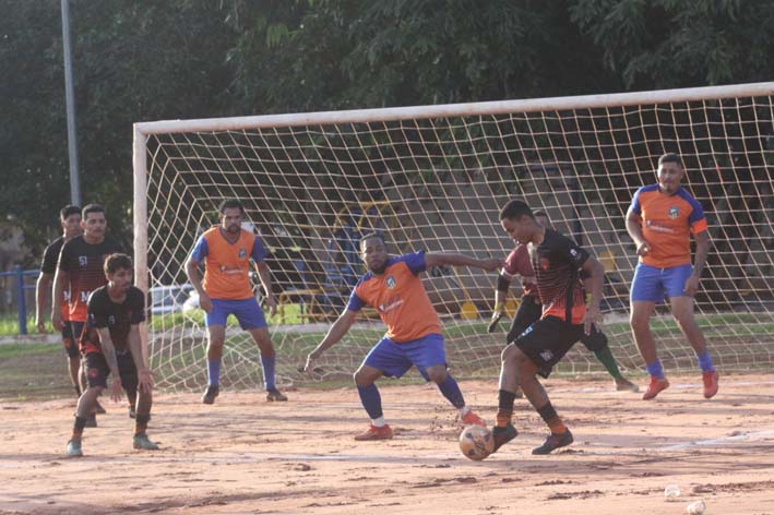Os Canalhas x GDR/Entre Amigos Copa Buracanã de Futebol Amad...