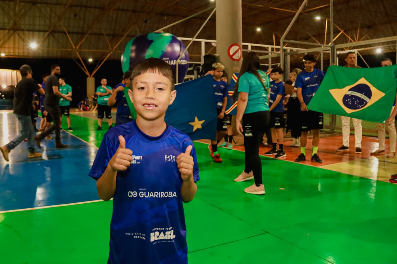 Esporte para Todos recebe uniformes para 80 crianças no Tarsila do Amaral