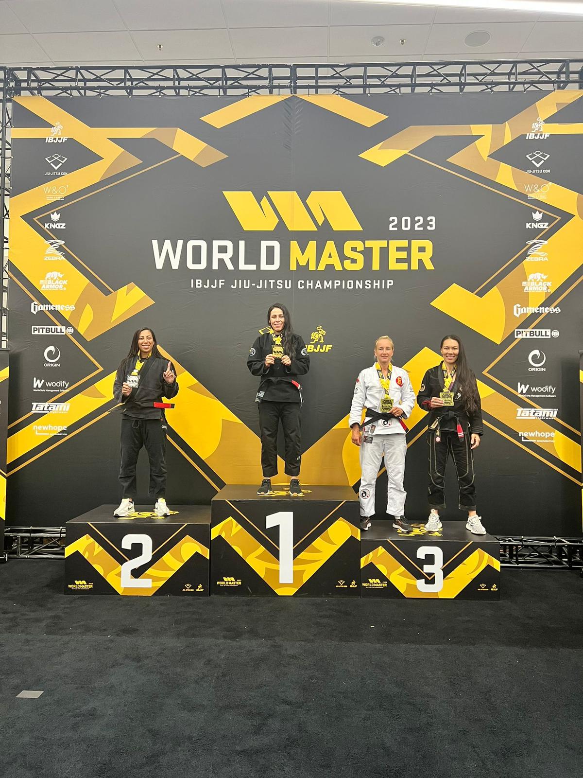 Bruna Ricalde conquista título mundial e atua como árbitra em evento histórico de jiu-jitsu em Las Vegas