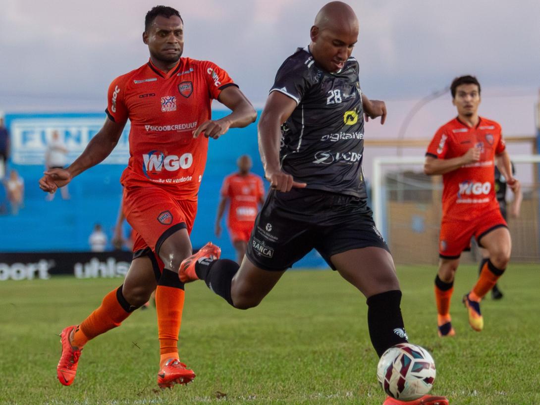 Operário empata mais uma em casa e segue...