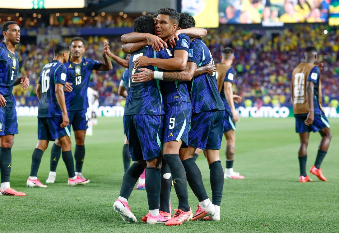 Brasil vence Haiti, assume liderança do...