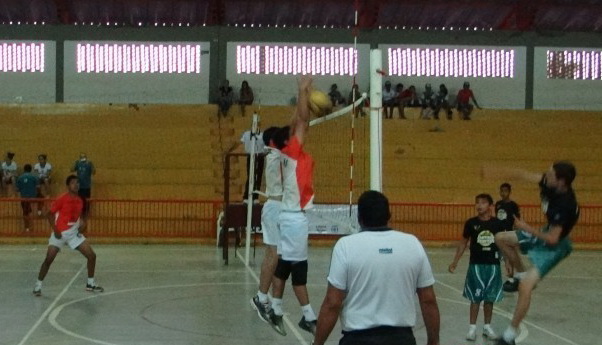 Equipe CELQ/Amambai estreia com vitória no voleibol dos Jems