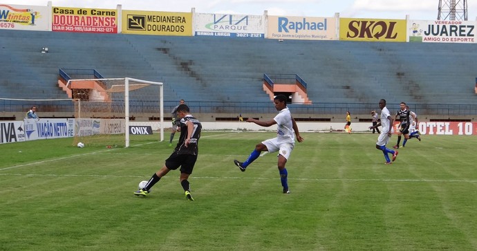 Ubiratan goleia Sete de Dourados e manda o rival para o Z-2