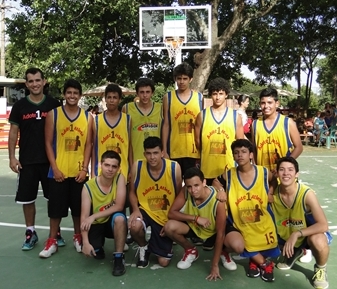 Adote 1 Atleta tem confraternização entre futsal e basquete