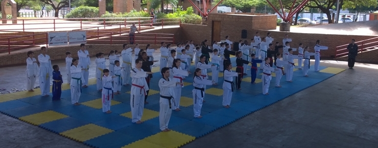 Exame de faixa reúne alunos e professores no Horto Florestal