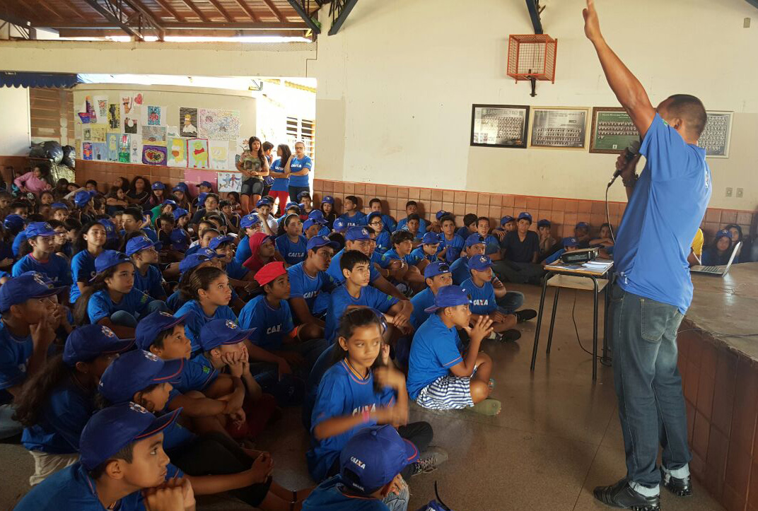 Vicente Lenilson se reúne com crianças Escola Municipal Professor José de Souza 