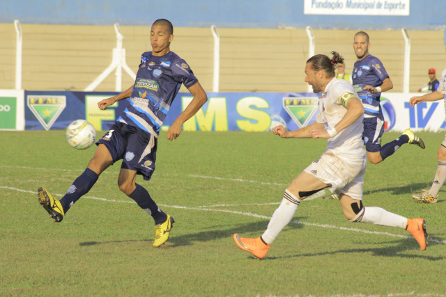 Operário perde, mas avança e pega Sete na semifinal