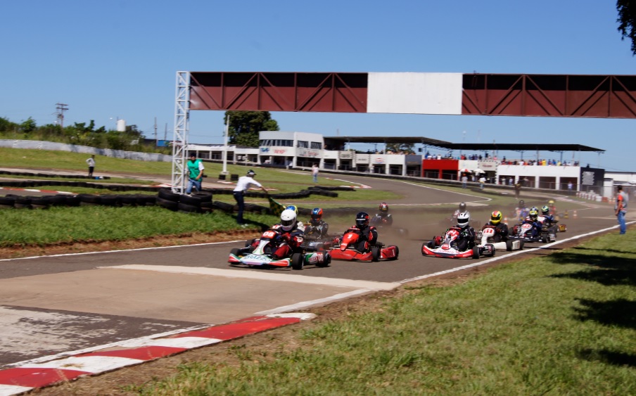 Paulo César e Régis Volpe vencem 1ª Etapa do Estadual de Kart