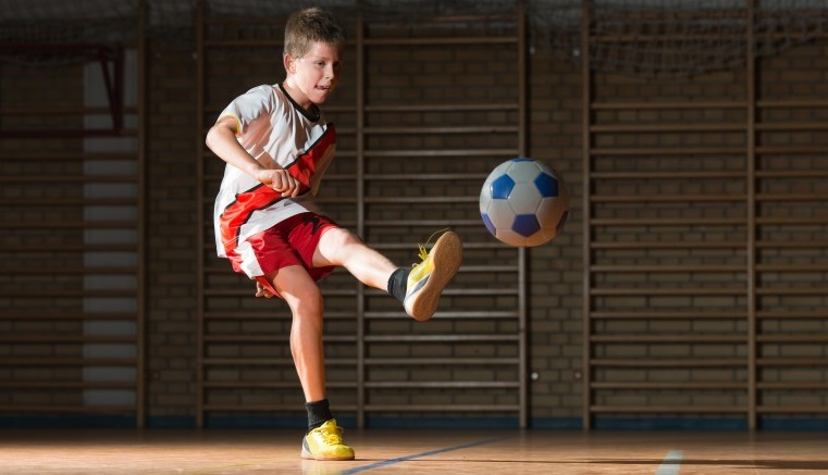 Sesc Dourados abre inscrições para aulas de futsal fraldinha, pré-mirim e mirim