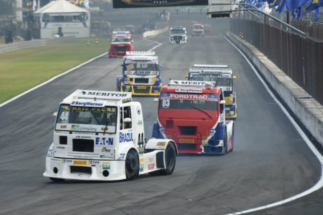 Caminhões da Fórmula Truck vão agitar autódromo da Capital