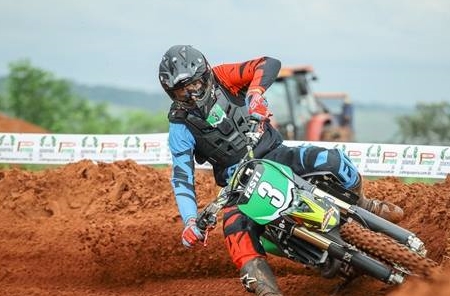 Emerson Filé e Fábio Festi dominam categorias VX3 e VX4