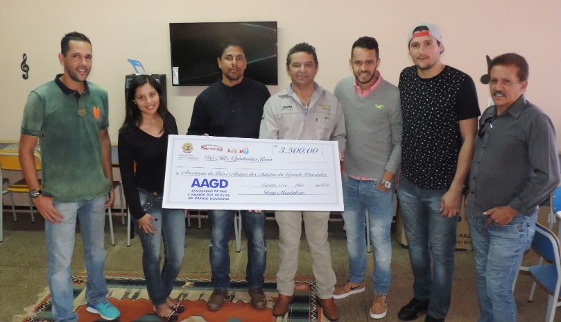 Sete doa parte da renda da final para associação de Autistas 