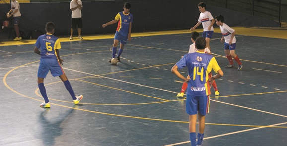 Sesc Dourados recebe inscrições para aulas de futsal