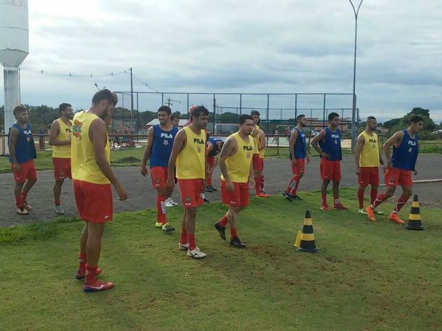 Comercial treina com reforços para estreia no Brasileiro