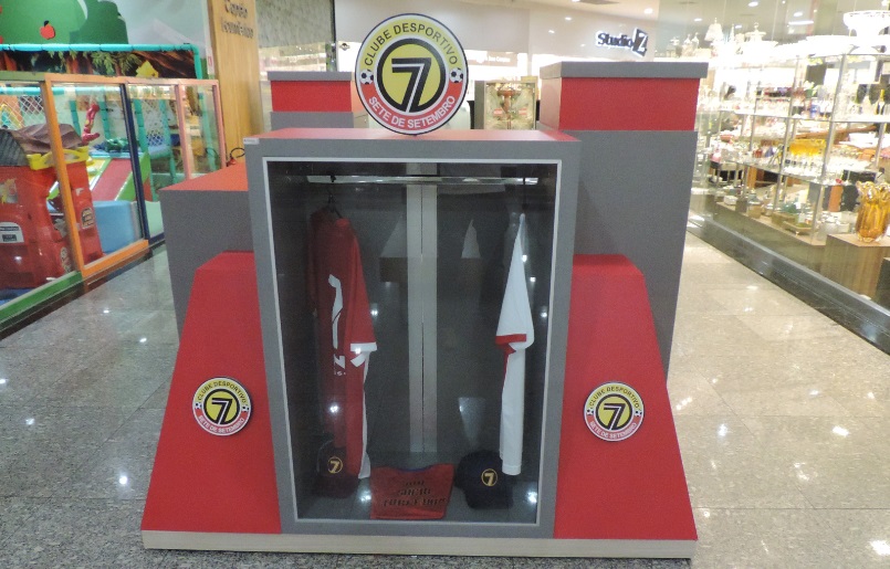 Sete de Dourados inaugura quiosque em shopping center