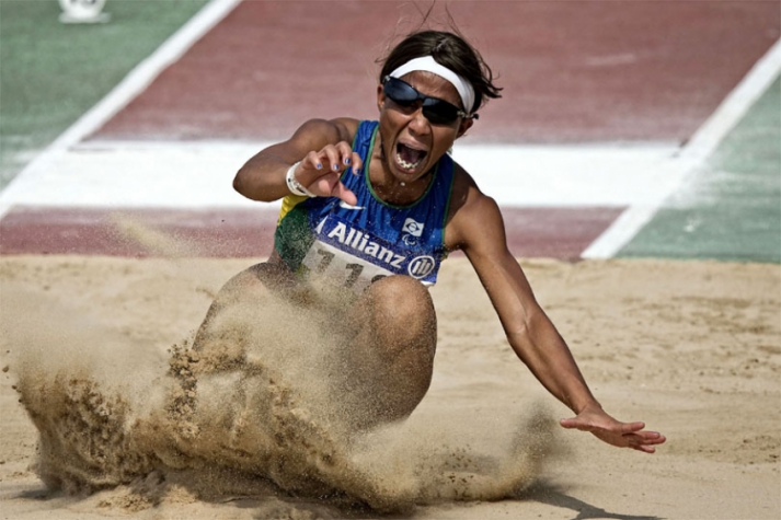 Atleta de MS volta a quebrar recorde mundial do salto em distância