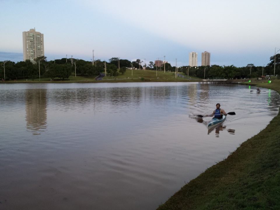 Projeto incentiva a prática da canoagem em parque da Capital