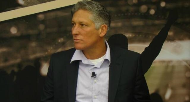 Comercial confirma acerto com técnico ex-Corinthians