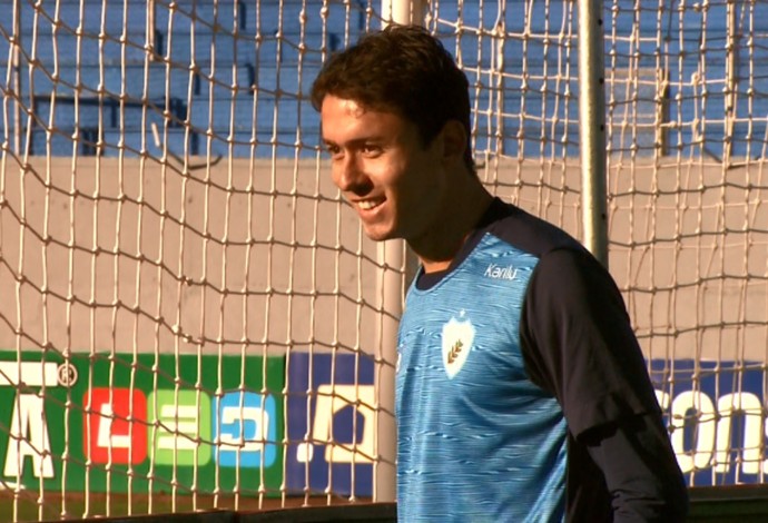 Santa Cruz sonda o atacante douradense Keirrison