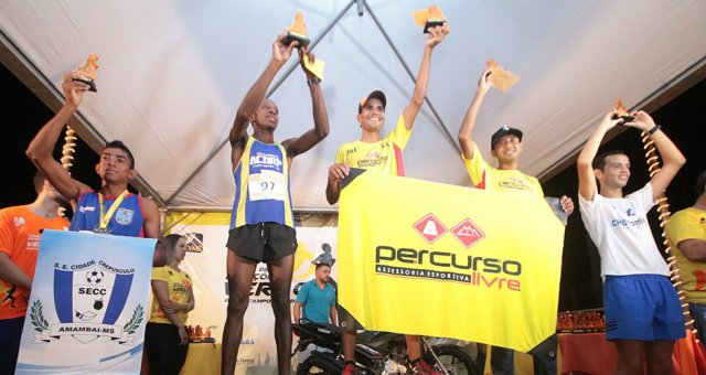 Corredor número 1 de MS é bicampeão na Corrida Noturna 