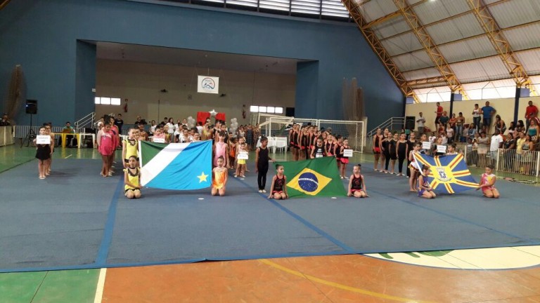 Torneio de ginástica reúne 700 pessoas no Oswaldo Tognini