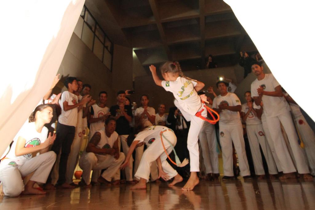 Entrega de Medalha a mestres em solenidade fortalece capoeira