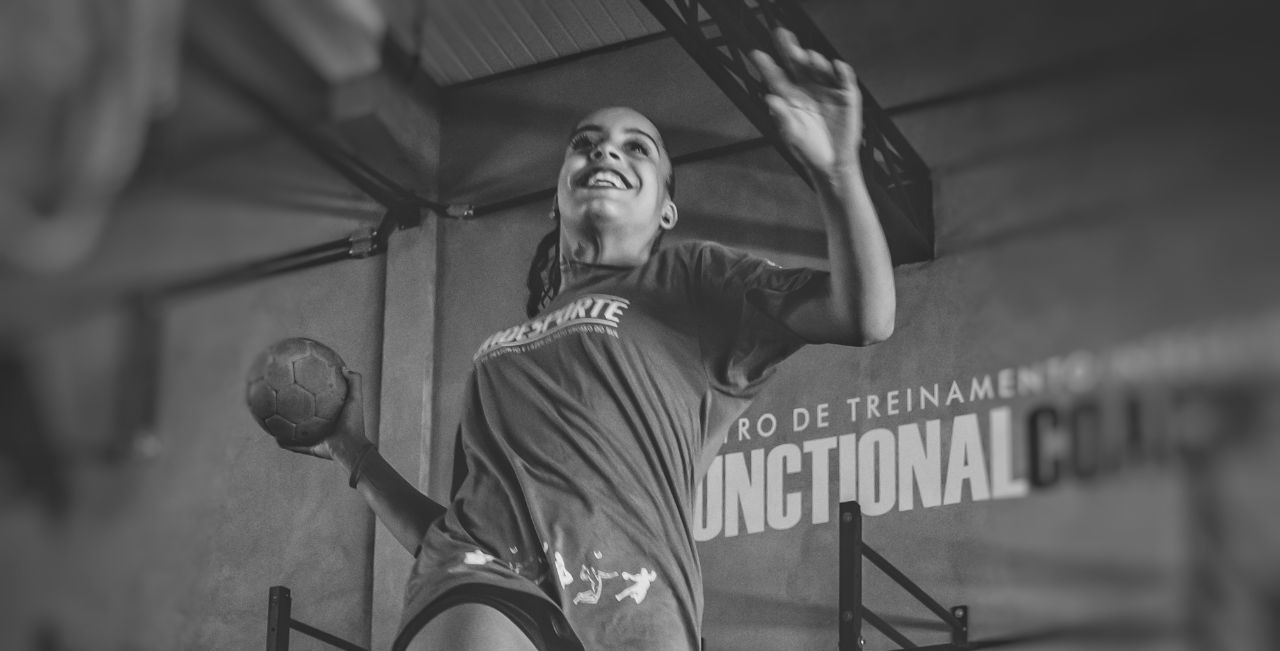 Revelação de MS troca festa de debutante por sonho no handebol